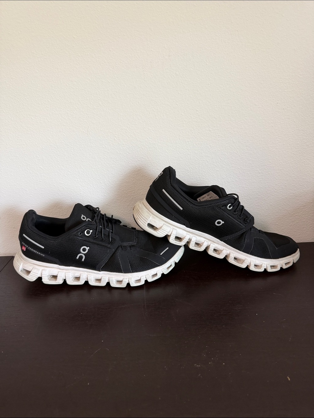 On Cloud Size 9 Women’s Sneakers